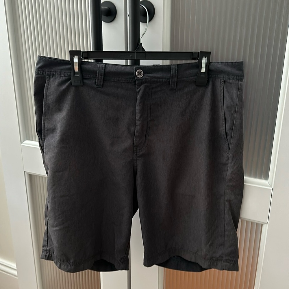 Travis Mathew Men’s Golf Shorts - Size 34